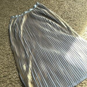 Do+Be Blue Gold Pleated Midi Skirt Size Small